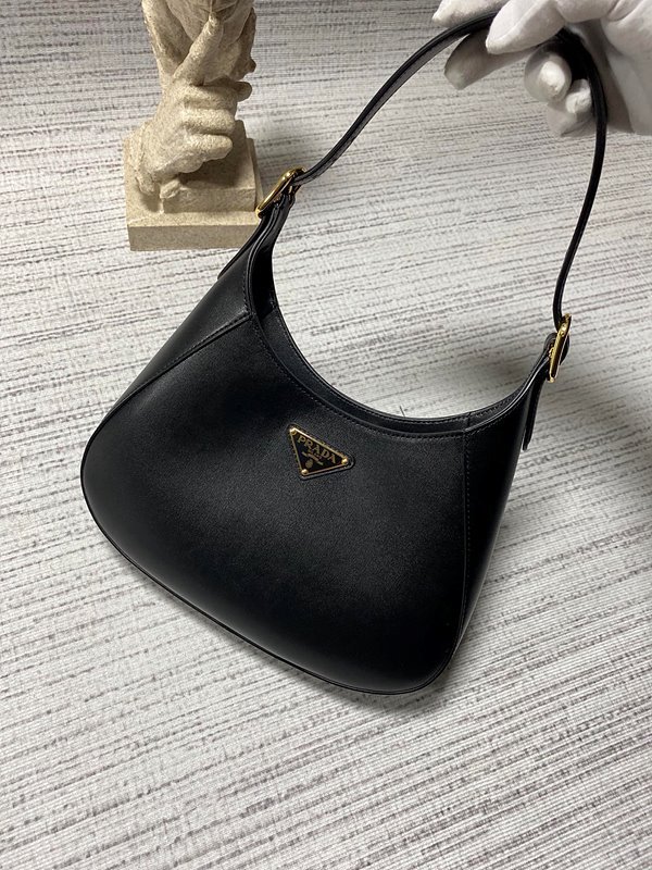 프라다 미디엄 가죽 숄더백 [매장가 395만원대]