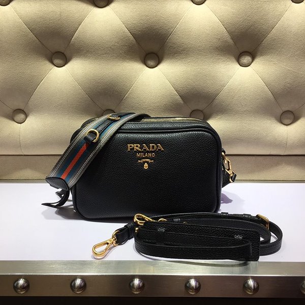 프라다 미디엄 가죽백 [매장가 395만원대]