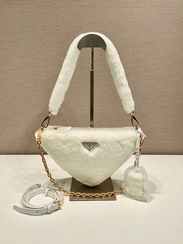프라다 미니 트라이앵글 로고 시어링 숄더백 [매장가 300만원대]