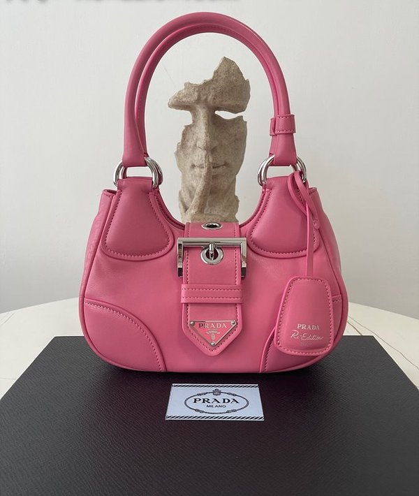 프라다 문 패딩 나파 가죽 백 [매장가 345만원대]