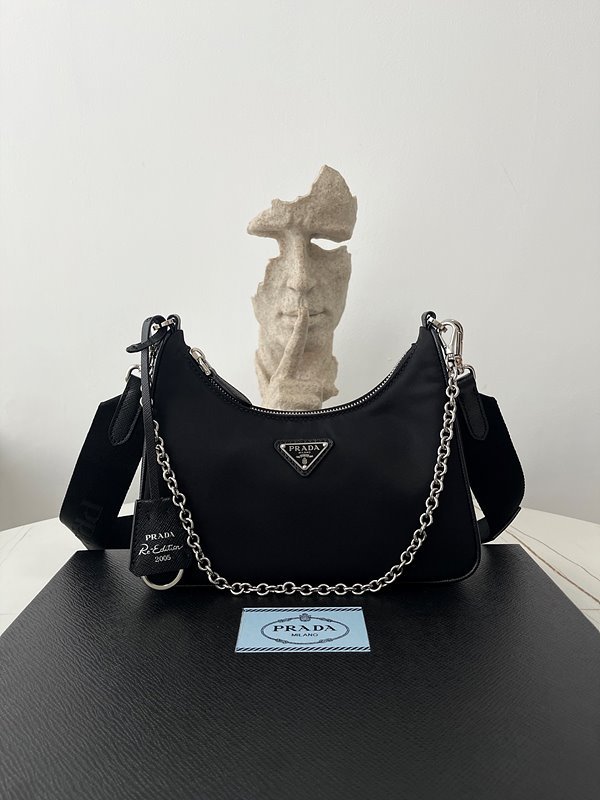 프라다 리에디션 사피아노 가죽 트리밍 리나일론 숄더백 [매장가 240만원대]