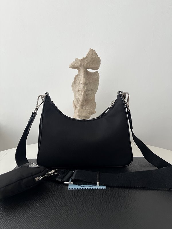 프라다 리에디션 사피아노 가죽 트리밍 리나일론 숄더백 [매장가 240만원대]