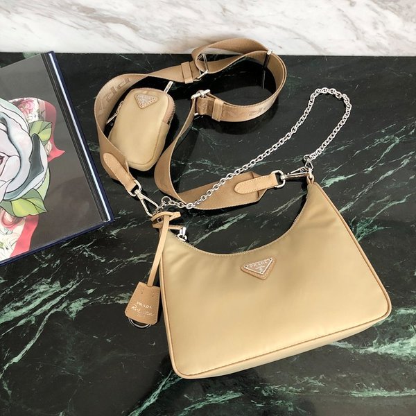 프라다 리에디션 사피아노 가죽 트리밍 리나일론 숄더백 [매장가 240만원대]