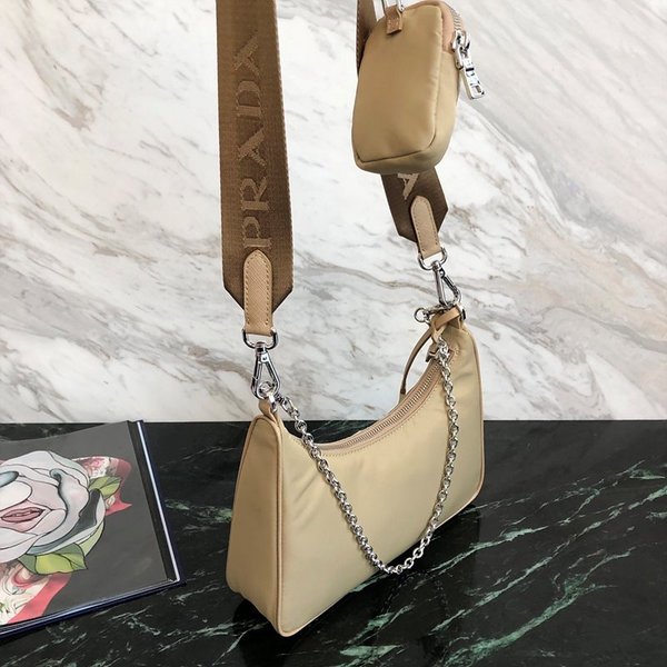 프라다 리에디션 사피아노 가죽 트리밍 리나일론 숄더백 [매장가 240만원대]