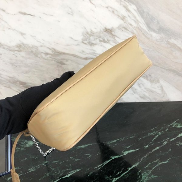 프라다 리에디션 사피아노 가죽 트리밍 리나일론 숄더백 [매장가 240만원대]