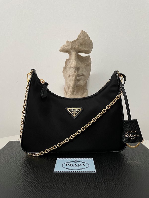 프라다 리에디션 사피아노 가죽 트리밍 리나일론 숄더백 [매장가 240만원대]