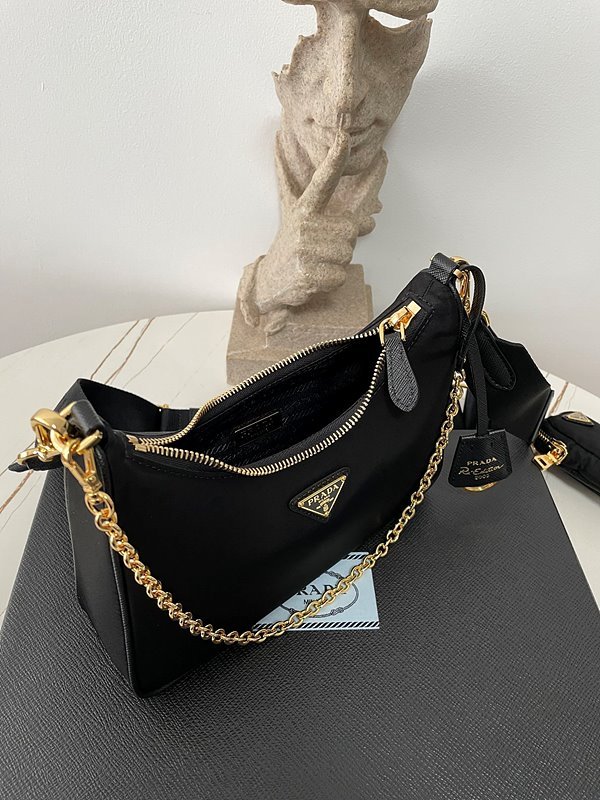 프라다 리에디션 사피아노 가죽 트리밍 리나일론 숄더백 [매장가 240만원대]