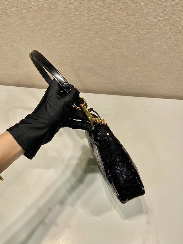 프라다 리에디션 리나일론 및 시퀸 미니 백 [매장가 335만원대]