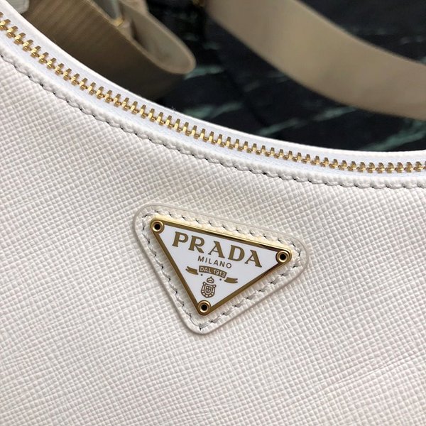 프라다 리에디션 가죽 숄더백 [매장가 320만원대]