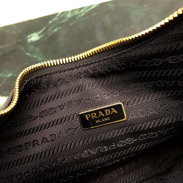 프라다 리에디션 가죽 숄더백 [매장가 320만원대]