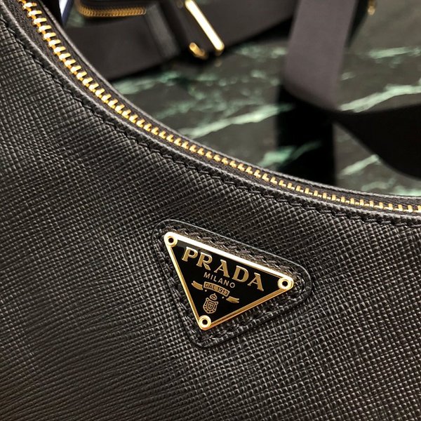 프라다 리에디션 가죽 숄더백 [매장가 320만원대]