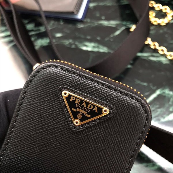 프라다 리에디션 가죽 숄더백 [매장가 320만원대]