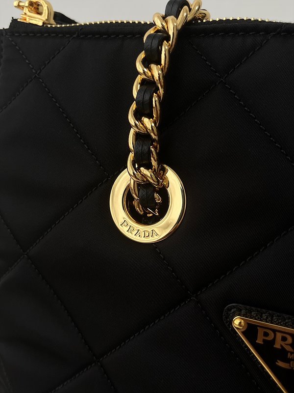 프라다 리나일론 토트백 [매장가 295만원대]