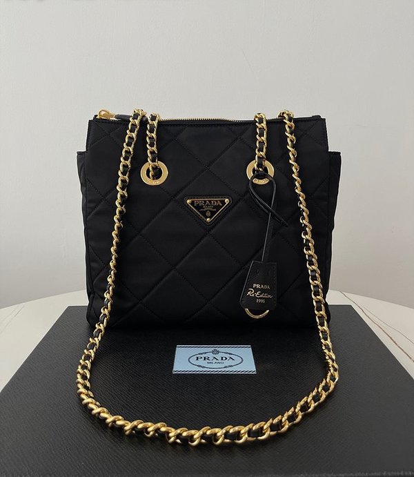 프라다 리나일론 토트백 [매장가 295만원대]