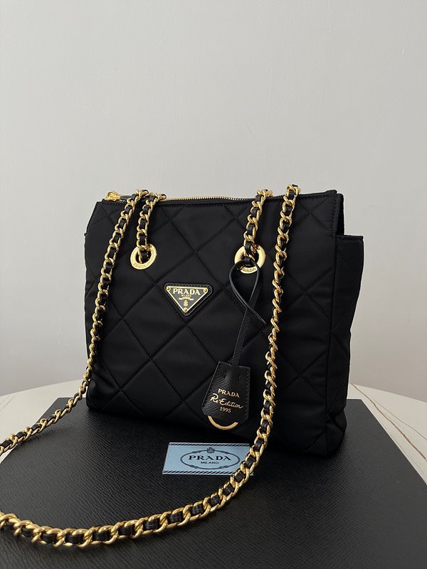 프라다 리나일론 토트백 [매장가 295만원대]