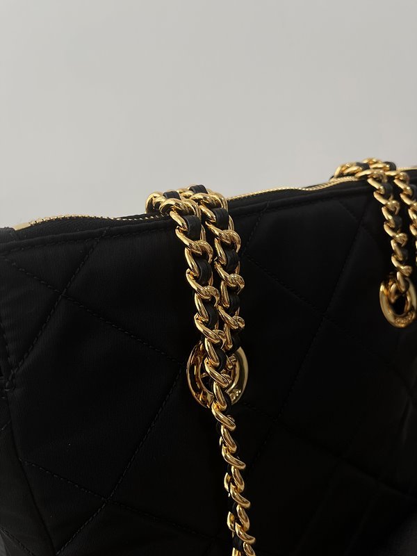 프라다 리나일론 토트백 [매장가 295만원대]