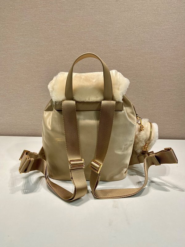 프라다 리나일론 및 시어링 백팩 [매장가 360만원대]