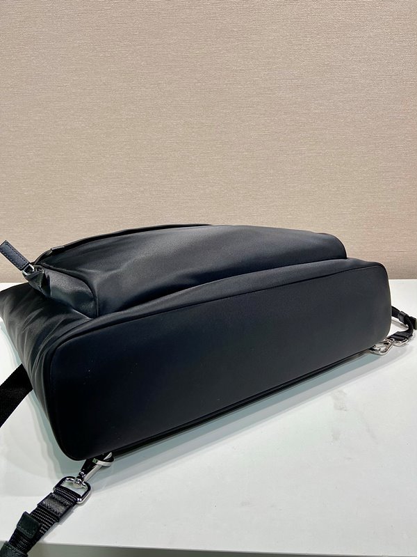 프라다 리나일론 및 사피아노 가죽 토트백 [매장가 345만원대]