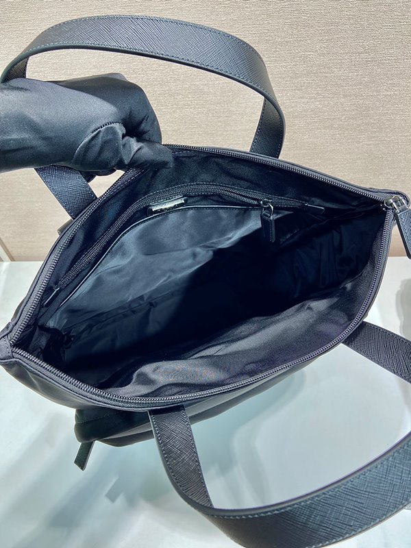 프라다 리나일론 및 사피아노 가죽 토트백 [매장가 345만원대]