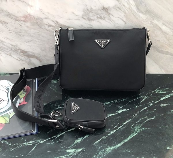 프라다 리나일론 및 사피아노 가죽 숄더백 [매장가 245만원대]