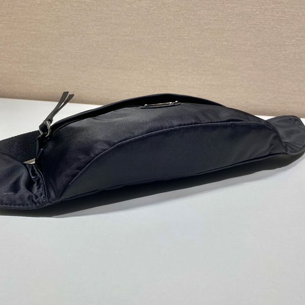 프라다 리나일론 및 사피아노 가죽 벨트백 [매장가 189만원대]