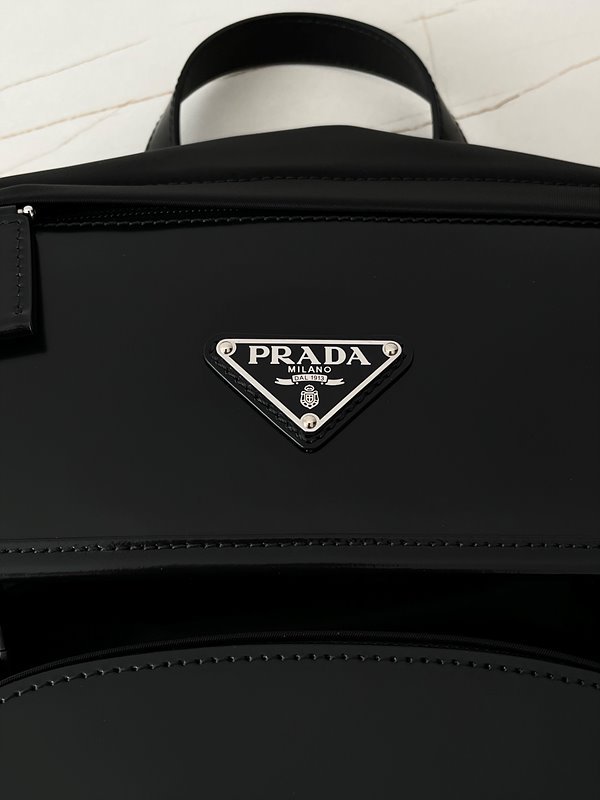 프라다 리나일론 및 사피아노 가죽 백팩 [매장가 310만원대]