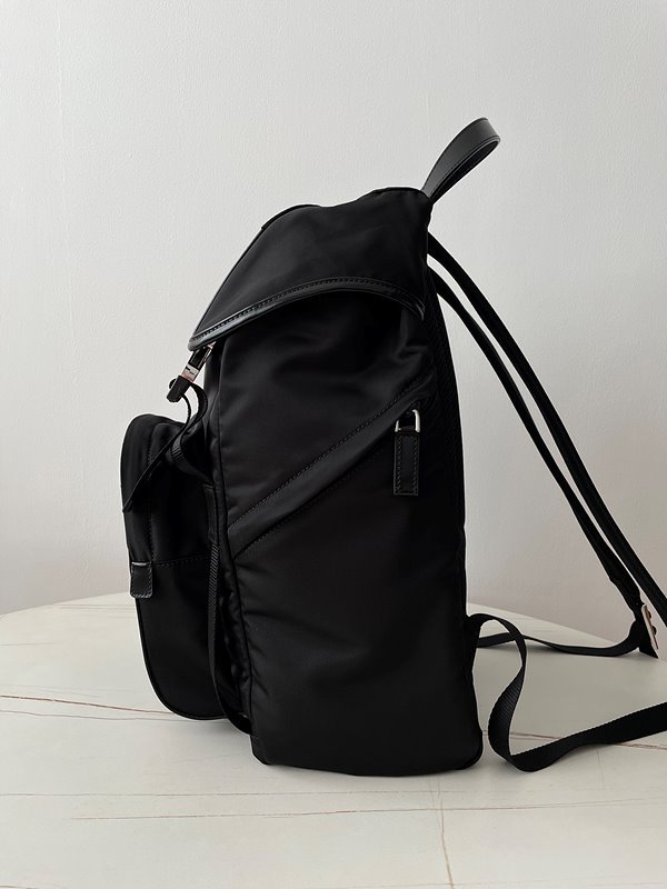 프라다 리나일론 및 사피아노 가죽 백팩 [매장가 310만원대]