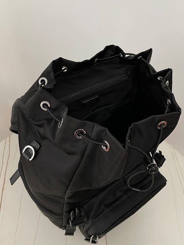 프라다 리나일론 및 사피아노 가죽 백팩 [매장가 310만원대]