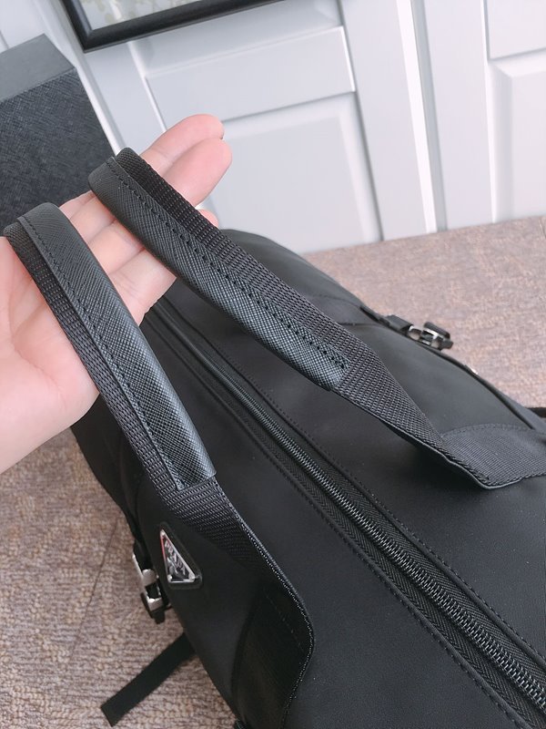 프라다 리나일론 및 사피아노 가죽 더플 백 [매장가 320만원대]