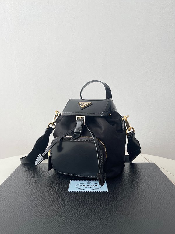 프라다 리나일론 및 브러쉬드 가죽 백팩 [매장가 270만원대]