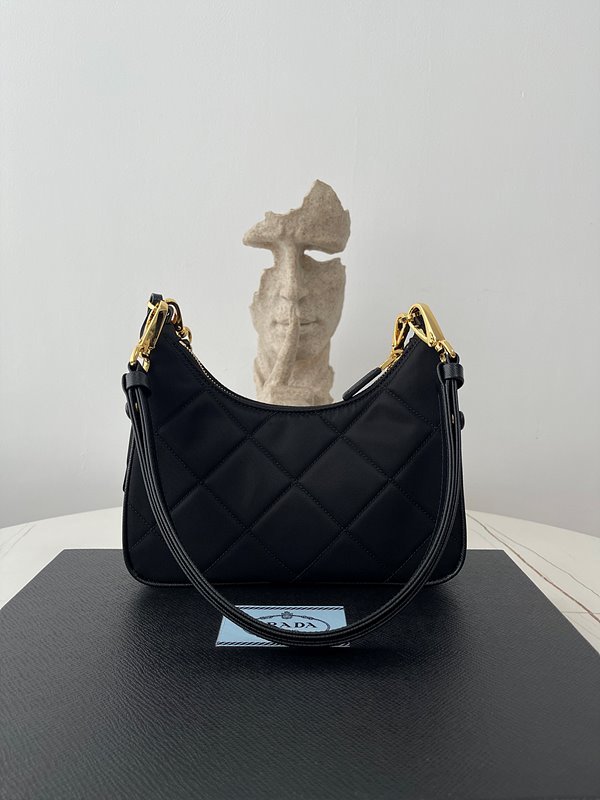 프라다 리나일론 미니백 [매장가 270만원대]