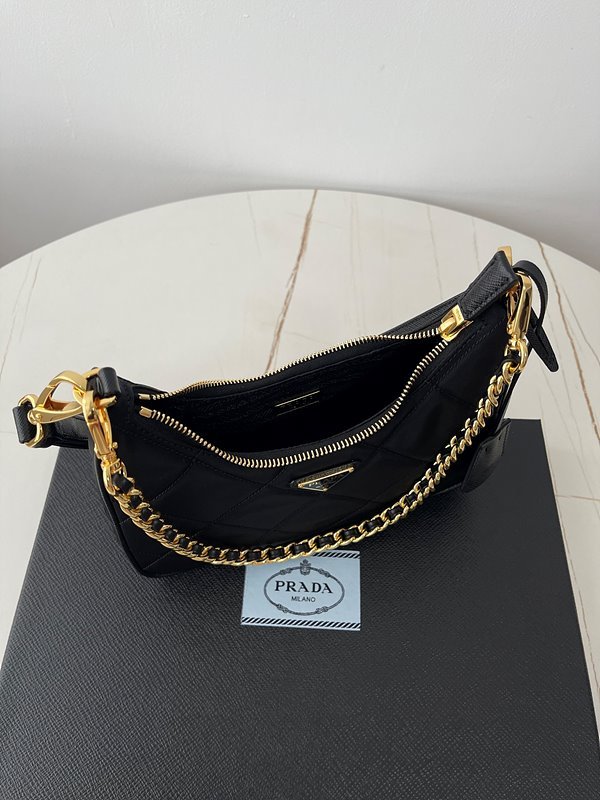프라다 리나일론 미니백 [매장가 270만원대]