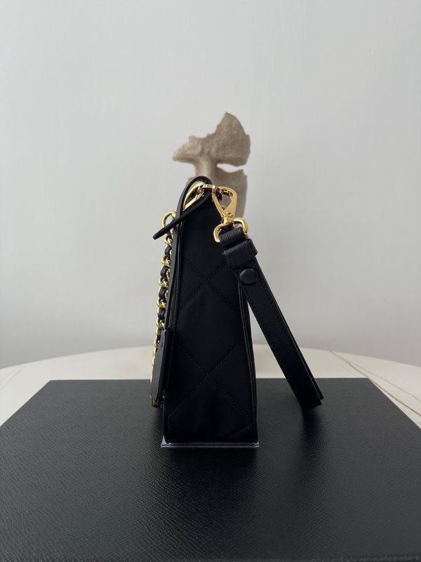 프라다 리나일론 미니백 [매장가 270만원대]