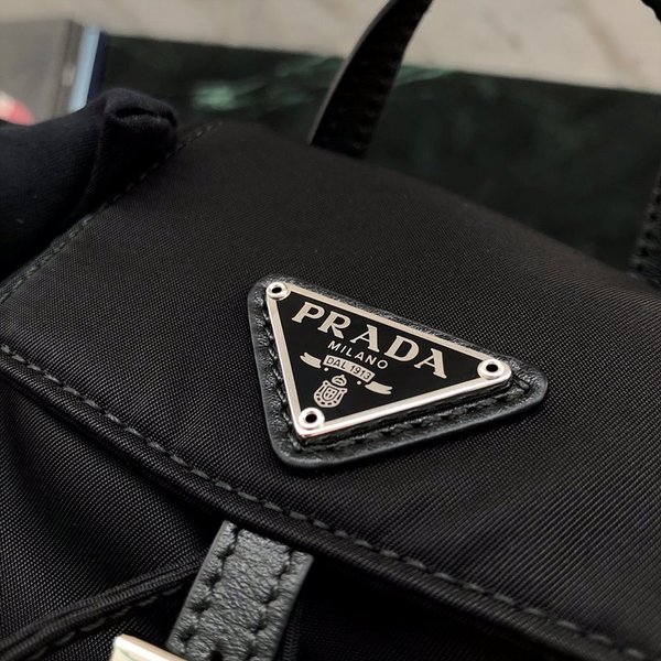프라다 리나일론 미니 백팩 [매장가 230만원대]