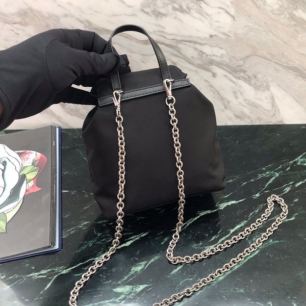 프라다 리나일론 미니 백팩 [매장가 230만원대]