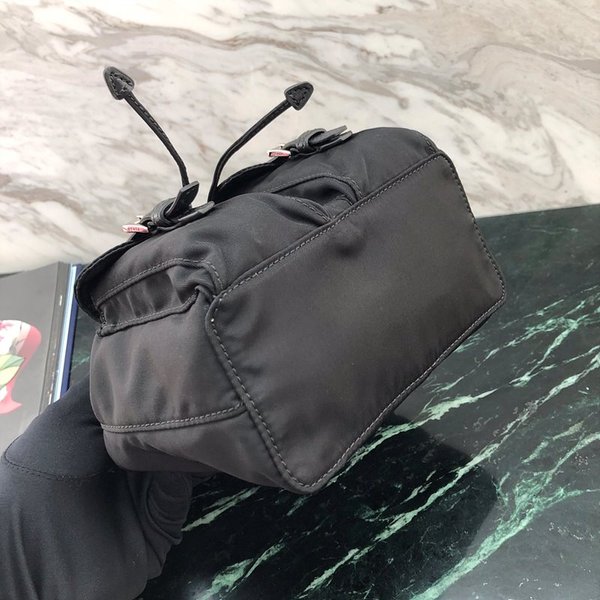 프라다 리나일론 미니 백팩 [매장가 230만원대]