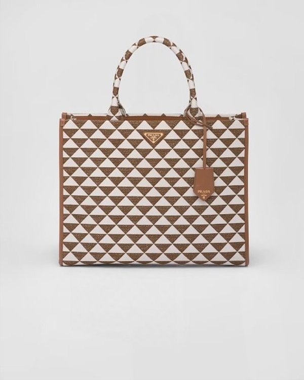 프라다 라지 심볼 자수 패브릭 핸드백 [매장가 450만원대]