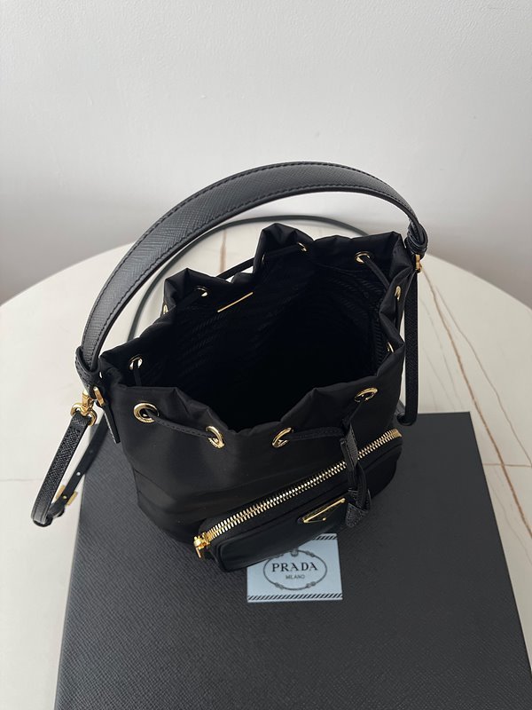 프라다 듀엣 리나일론 숄더백 [매장가 225만원대]