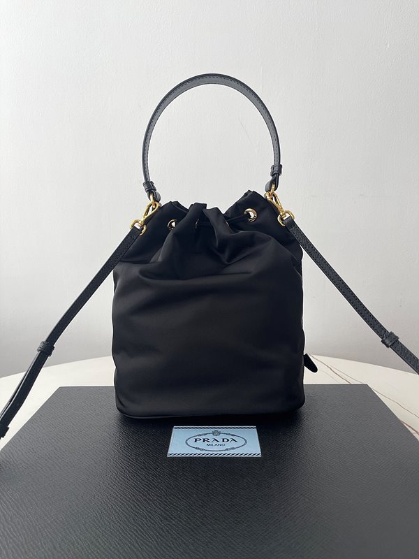 프라다 듀엣 리나일론 숄더백 [매장가 225만원대]
