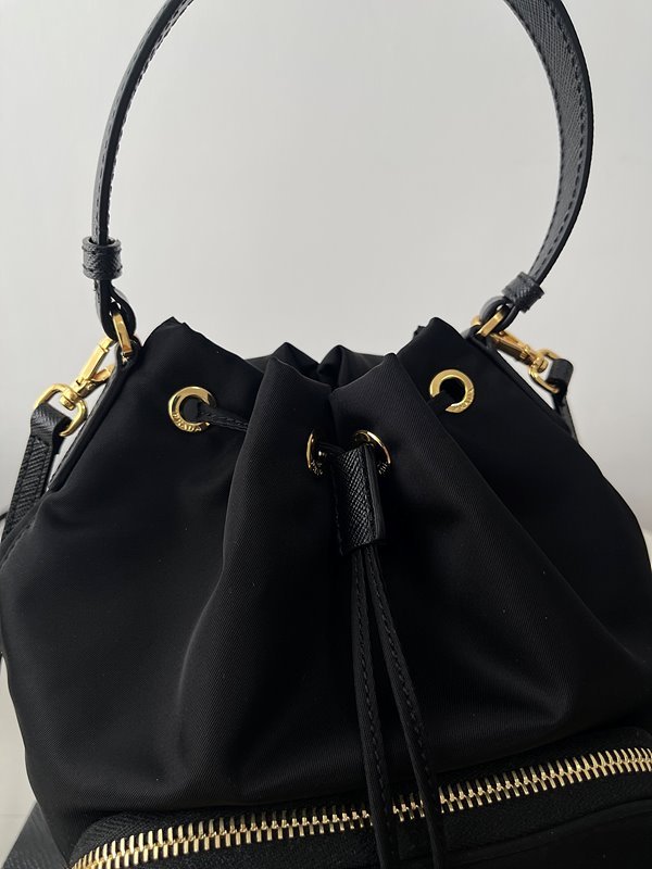 프라다 듀엣 리나일론 숄더백 [매장가 225만원대]