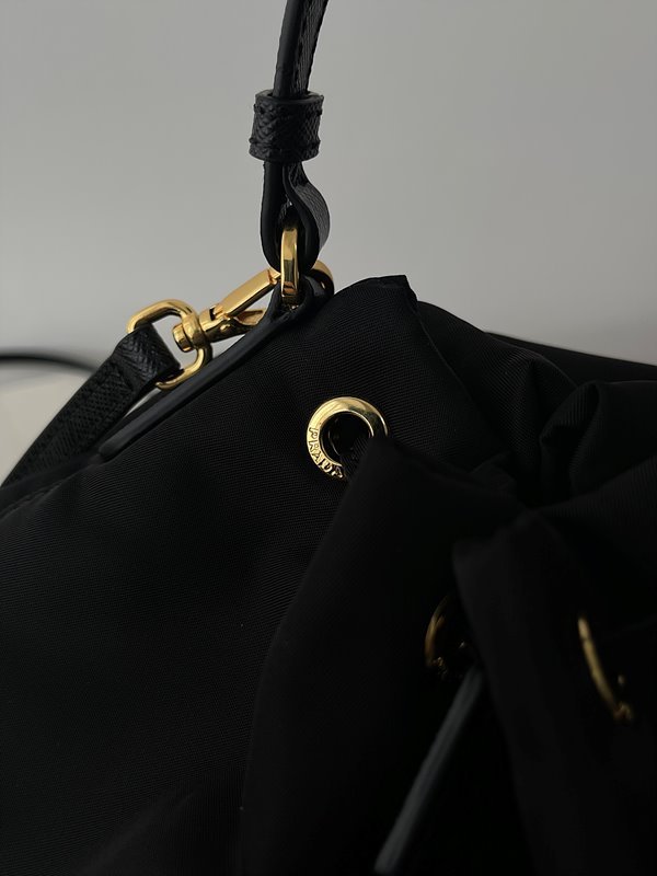 프라다 듀엣 리나일론 숄더백 [매장가 225만원대]