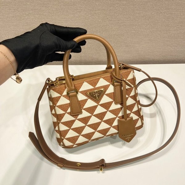 프라다 갤러리아 자수 패브릭 미니 백 [매장가 465만원대]