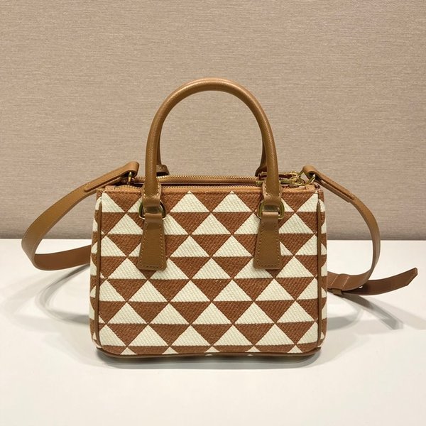 프라다 갤러리아 자수 패브릭 미니 백 [매장가 465만원대]