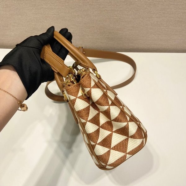 프라다 갤러리아 자수 패브릭 미니 백 [매장가 465만원대]