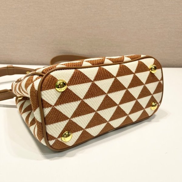 프라다 갤러리아 자수 패브릭 미니 백 [매장가 465만원대]