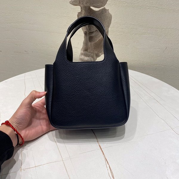 프라다 가죽 핸드백 [매장가 370만원대]