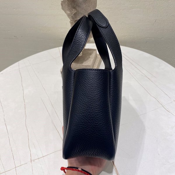 프라다 가죽 핸드백 [매장가 370만원대]