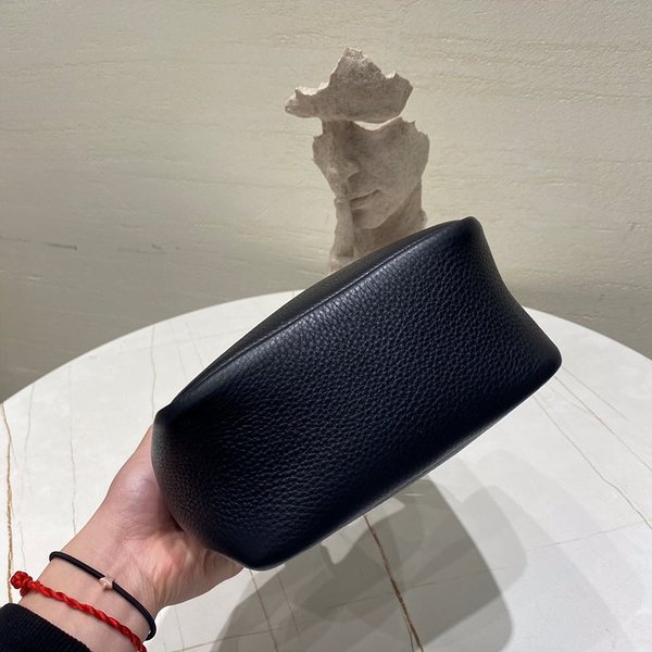 프라다 가죽 핸드백 [매장가 370만원대]