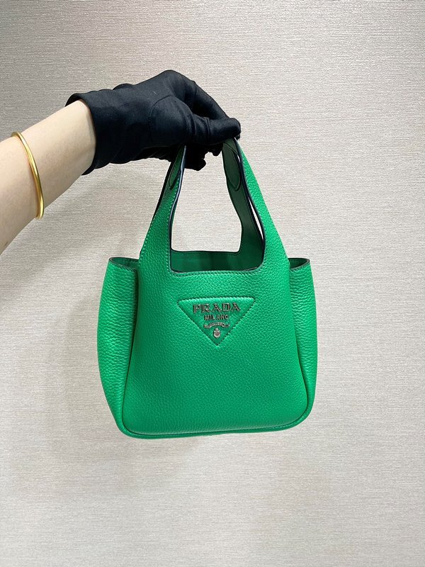 프라다 가죽 핸드백 [매장가 370만원대]