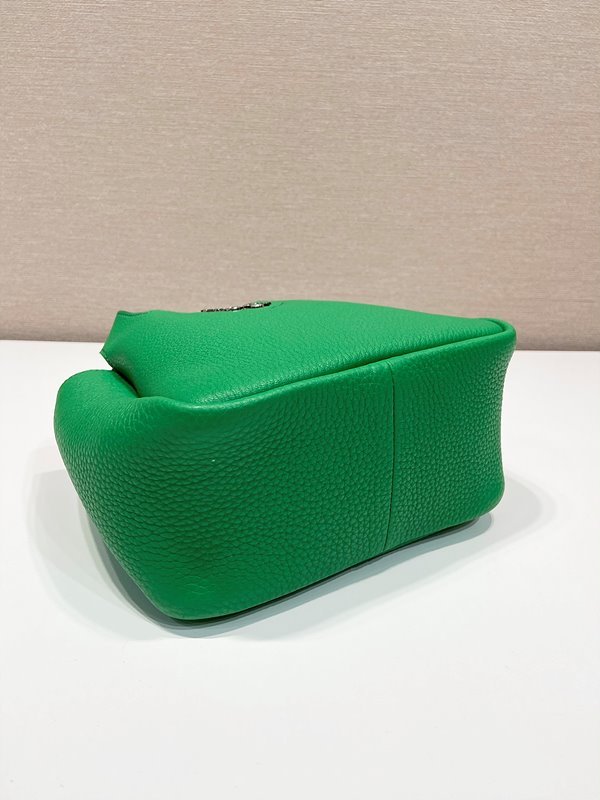 프라다 가죽 핸드백 [매장가 370만원대]